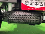 様々な現場で使用されるので、もしもの時の為にスペアタイヤが荷台下に収納されています