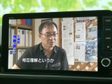 停車中には、お気に入りの番組や映像を楽しめます。休憩時間のお供に最適です。