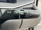 操作しやすいウインカーレバーは、スムーズな車線変更をサポートします。オートリターン機能も搭載で、安全運転を支援します。使いやすさにこだわりました。