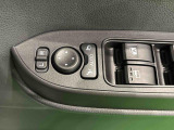 オート格納機能付きミラー キーフリーシステムのドア施錠に連動して自動的に格納!乗降時のミラー操作の手間が省けて便利です♪閉じ忘れを防げるほか、降車の直前まで後方の確認ができます!!