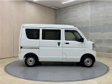 全車1年間の走行距離無制限のロングラン保証付きです。また、さらに安心をお求めの方には1年〜2年の保証延長ができる「ロングラン&alpha;保証」(有償)もお選びいただけます。