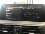 【衝突被害軽減ブレーキ】3段階で作動。1注意喚起マークが表示(視覚)。2警告音により注意喚起(聴覚)。3車両が自動でブレーキ介入。3段階により、過度な介入を控え、もしもの時には事故を軽減してくれます。