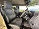 運転席シート廻りは使用感も少なく、良好な状態となっています。丁寧に使われていたことがよくわかりますね。