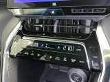 オートエアコンで快適な室内です。