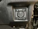 電動格納式ドアミラー操作スイッチです。