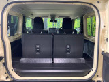 普段のお買い物や通勤、送迎等に十分な荷室スペースを確保しております。セカンドシートを倒すと、大きな荷物の積載も可能です♪