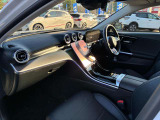 快適なショールームにて、お車選びのお手伝いから、ご購入後の整備待ちまで、ご対応致します。
