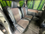 後部座席も気になるようなキズ・汚れやへたり等、大きなダメージはなく、良好な状態です。