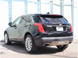 ヘッドライトやテールランプは、キャデラックらしい、縦に光るライトを採用!ここでも存在感を発揮してくれます!