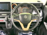 インテリアに合わせたデザインのステアリングは、運転される方のことも考え、運転しやすい形状、大きさです。是非一度、実際に触ってお確かめください