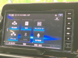 テレビの項目を備えた画面で、停車中に映像やテレビを視聴したい場面にも活用できます。メニュー表示はアイコンと文字で整理され、必要な項目を確認しながら選びやすいレイアウトです。