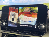 【マルチアラウンドモニター】専用のカメラにより、上から見下ろしたような視点で360度クルマの周囲を確認することができます☆死角部分も確認しやすく、狭い場所での切り返しや駐車もスムーズに行えます。