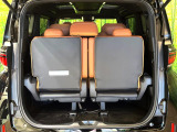 積み下ろしのしやすいデッキにはたっぷりと荷物を積み込んでいただけます。遊びから仕事まで、様々なシーンで頼れます♪