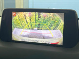 【フロント&サイド&バックカメラ】ドライバーから見にくい死角部分を映像で確認できるカメラを各所に装着。見通しがきかない場所や住宅密集地などを運転することが多い人におすすめの安心装備です。