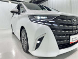 フォグランプ装着車です。暗い夜道の車両前方を明るく照らします