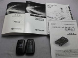 取説・メンテナンスノート・スマートキーの3点セットです。