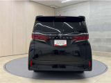 リヤ、後ろから見るとまた車の印象が変わってきますね☆☆