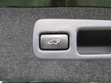 ワンタッチで閉められるパワーバックドアスイッチ。