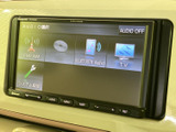 FM・AMやCD、Bluetooth Audio、テレビなど、複数の音源を画面から選択できます。普段の移動や休憩時間に合わせて使い分けられます。