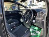 高いホールド性で運転姿勢が安定します。長距離ドライブでも疲れにくいのが魅力です。快適なドライビングライフをお送りください♪