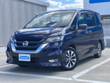 深みのあるボディカラーに、存在感のあるフロントマスクと伸びやかな車体が調和。立体的な造形が印象的で、街中でも目を引く洗練された佇まいです。