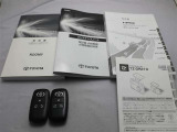 取説・メンテナンスノート・スマートキーの3点セットです。