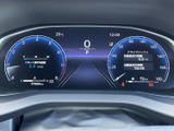 視認性の高いメーターで、走行情報を一目で確認できます。運転に集中できる、シンプルで機能的なデザインです。