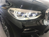 BMWのオートライトは積極的にライトをつけることにより、自車の存在を周囲に向けアピールいたします。それは安全性への配慮でもあります。