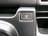 片側電動スライドドアのスイッチ付です。車内からもスイッチひとつで楽にドアの開閉が可能です。電動なので開閉時に力を使う必要がなく、半ドアになることもありません!