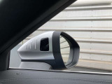 死角に潜む車両もLED点滅で警告!サイドアシスト装備!