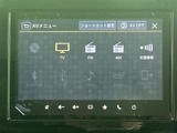 テレビやFM・AMラジオなど、AVメニューから使いたい項目を選べます。画面上に機能ごとの表示が並ぶため、音源を切り替えたいときも選択肢を把握しやすく、日常で活用できます。