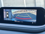 後方状況を画面で確認できるので、狭い場所での駐車や車庫入れも安心です。安全な運転をサポートします。