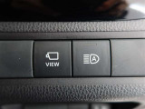 パノラミックビューモニター付きです。車両を上から見たような映像をモニター画面に表示。運転席からの目視では見にくい、車両周辺の状況をリアルタイムでしっかり確認できます。