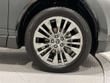タイヤサイズは(225/55R19)の純正アルミホイールです。