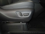 パワーシート搭載。微妙な調整が手軽にでき、ピッタリのポジションで運転することが可能です。