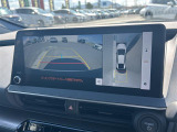 【パノラミックビューモニター】クルマを真上から見下ろした視点で駐車をサポートします!クルマの斜め後ろや真横など、いち早く障害物に気が付くことができます。