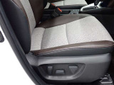 パワーシート搭載。微妙な調整が手軽にでき、適したポジションで運転することが可能です。