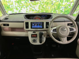 運転席からは前方の景色とともに、中央の画面やメーター類を見渡せる配置です。必要な情報を確認しやすく、日々の運転を支える装備がそろいます。