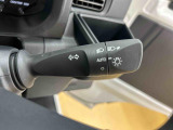オートライト装備。周囲の明るさに合わせて自動でライトを点灯・消灯し運転時の操作負担を軽減します!
