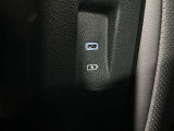 充電用端子付き。スマートフォンなどの充電に便利です。