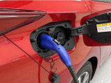 外部充電ができるPHV!電気だけでの走行も可能で、近距離通勤や買い物ならガソリンをほとんど使わず走れます♪