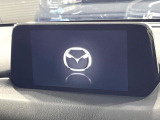 【マツダコネクトナビ】車内の雰囲気にマッチした一体型タイプのナビ。各種車輌設定やBluetooth再生等、様々な機能が楽しめます。直感的なダイヤル操作が可能で、使い勝手も良好です。