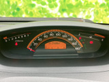 視認性の高いメーターで、運転に必要な情報を一目で確認できます。運転状況を的確に把握でき、安全運転に繋がります。操作性も良好です。