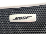 【BOSEサウンドシステム】メーカーオプションの高品位サウンドシステムを搭載。専用のチューニングが施された大小様々なスピーカーから良質なサウンドが奏でられ、臨場感あふれる音響空間を演出します。