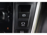 電動パーキングブレーキを搭載。スイッチ操作でパーキングブレーキを作動・解除することが可能ですので、操作の力が不要ですよ♪