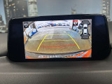 【バックカメラ】運転席から画面上で安全確認ができます。駐車が苦手な方にもオススメな便利機能です。