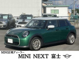 街乗り中心で使いやすいMINIをお探しの方に。後席と荷室に余裕があり、日常使いしやすい一台です。正規ディーラー認定中古車のため、遠方のお客様にもご安心してお乗りいただけます。