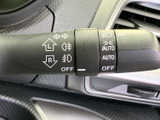 操作しやすいウインカーレバー。スムーズな操作で、安全な車線変更をサポートします。オート機能も搭載で便利です。