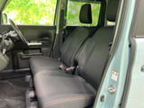 運転席周りの空間は広く、操作性も良好です。必要な情報を直感的に確認でき、安全運転をサポートします。