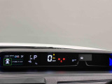 TFTカラ-マルチインフォメ-ションディスプレイ4.2インチの液晶画面に、安全・安心のコンテンツやオ-トエアコンのステ-タスなど、さまざまな運転情報を表示し見やすさにこだわったメ-タ-です♪